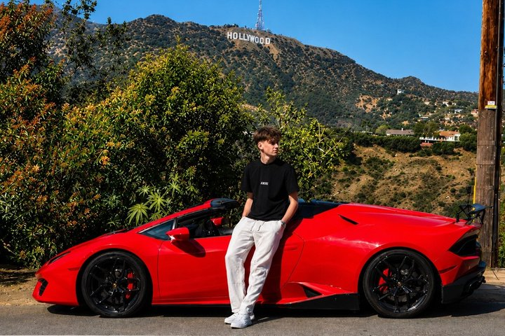 30-Minute Driving Tour: Explore Hollywood in a Lamborghini - Photo 1 of 9